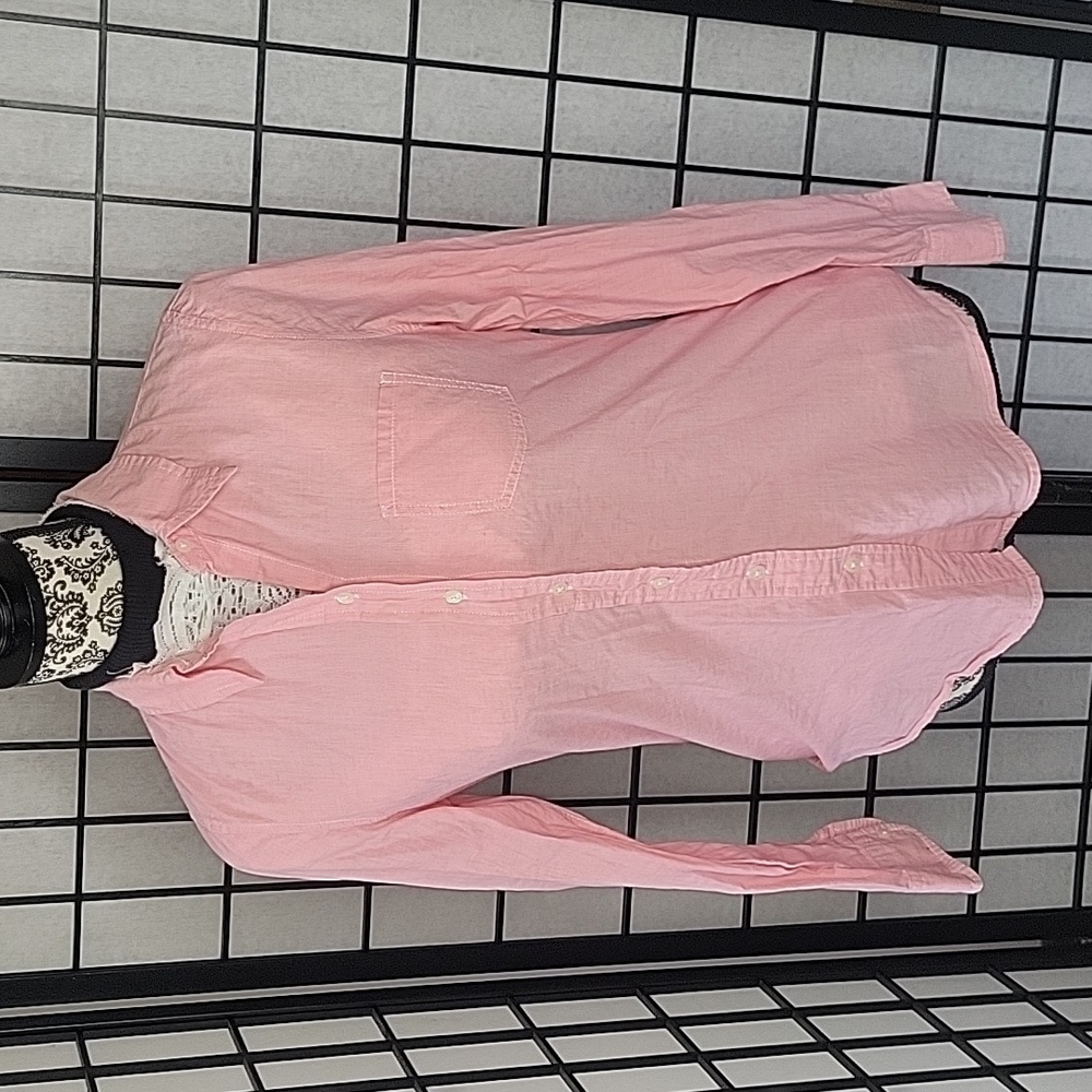 Women's Gap boyfriend fit button down shirt